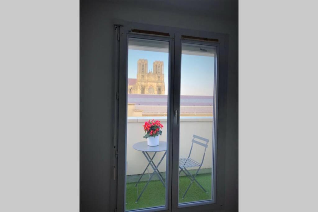 Hypercentre Grand Balcon Vue Cathedrale Reims Exterior foto